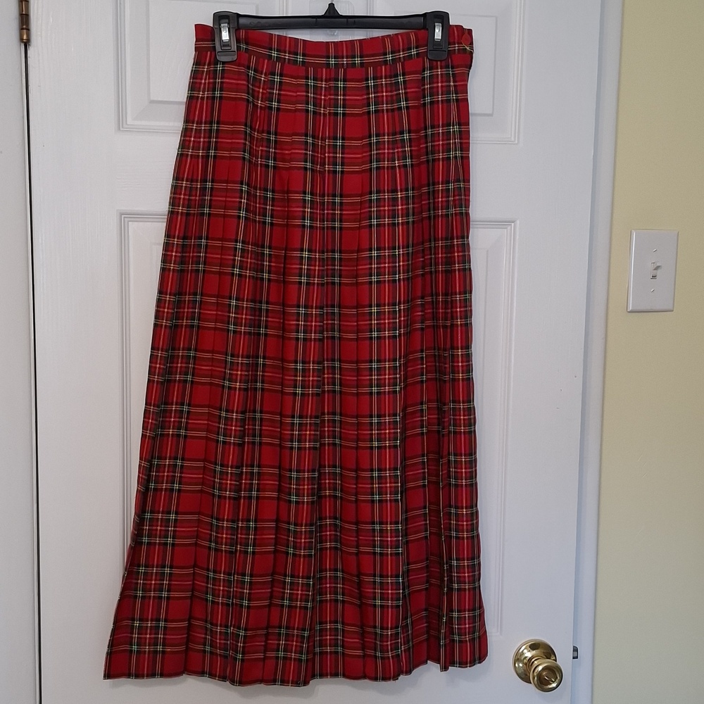 Bonwit Teller sz 10, vintage, tartan plaid, pleated maxi skirt. Wool (very soft.